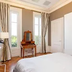 Discovery A With A Swimming Pool That Reveals Its Charm Dom wakacyjny Lyon
