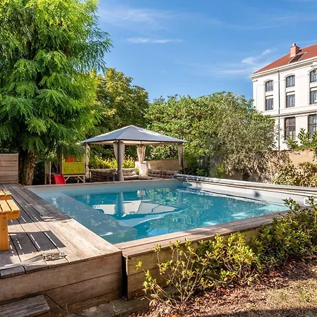 Dom wakacyjny Discovery A With A Swimming Pool That Reveals Its Charm Lyon