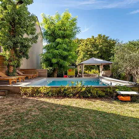 Discovery A With A Swimming Pool That Reveals Its Charm Dom wakacyjny