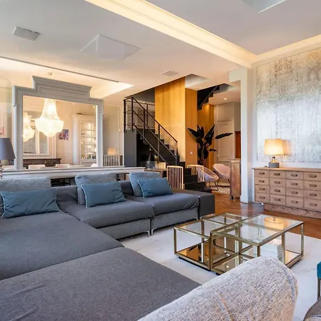 Discovery - A With A Swimming Pool That Reveals Its Charm *