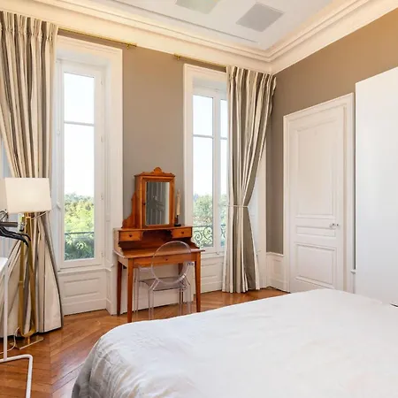 Discovery - A With A Swimming Pool That Reveals Its Charm Feriehus Lyon