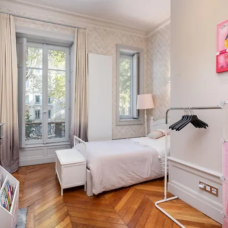 Discovery - A With A Swimming Pool That Reveals Its Charm * Lyon